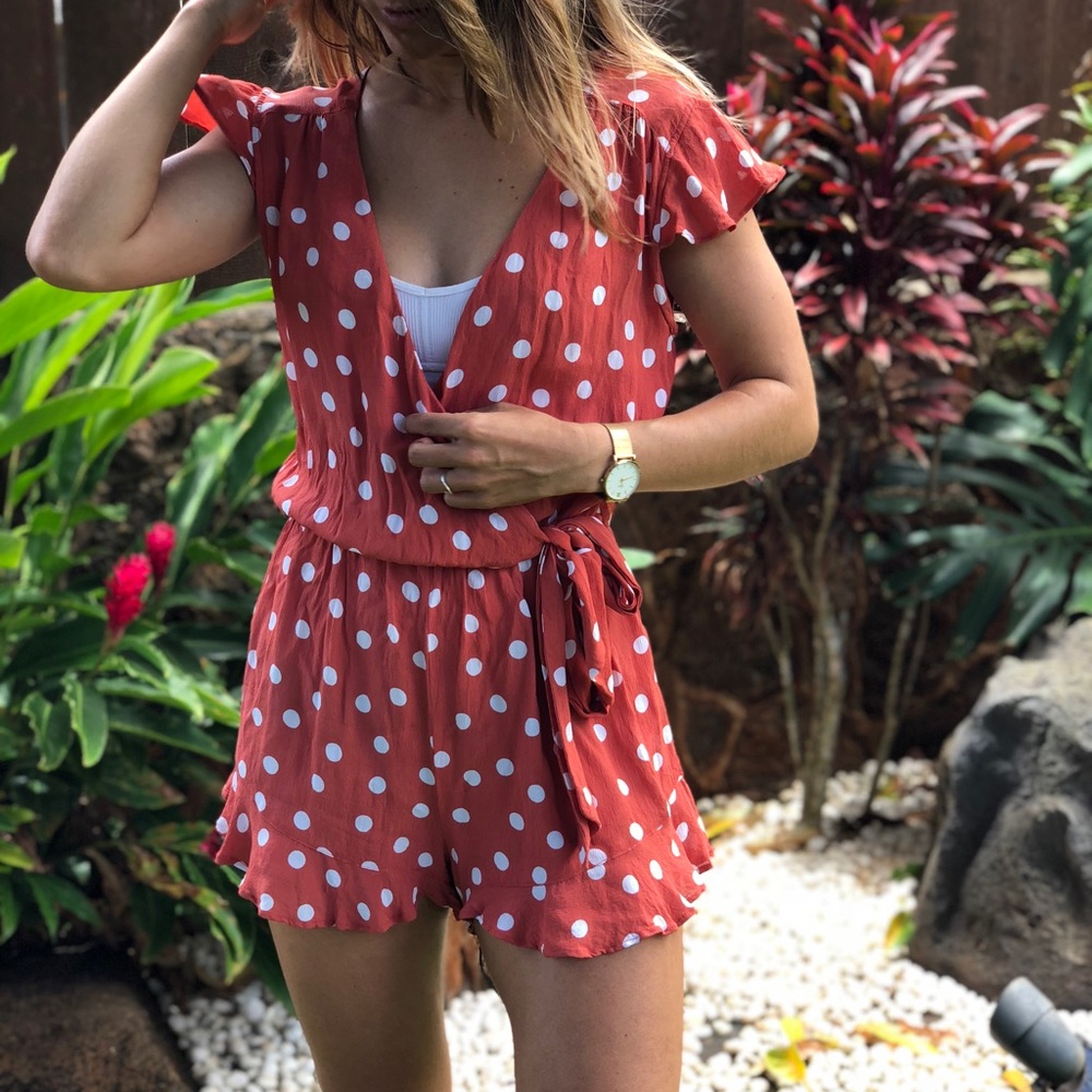 CUTEST TULAROSA ROMPER!🌟 - Picture 4 of 8